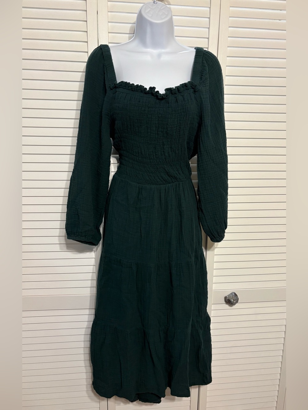 Long Sleeve Smocked Midi Cotton Dress in Dark Green with Cut-Out Back